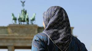 Sonst wissen liberale türken in deutschland vermutlich am besten, wann es zeit für ein verbot ist. Islam Debatte Die Religion Schottet Menschen Ab Archiv