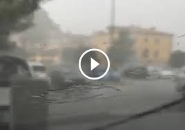 Redazione 14 maggio 2021 16:23. Altro Pomeriggio Di Temporali Al Nord Est Temporale Con Grandine Su Padova Video