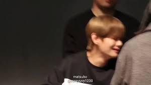 See more ideas about taehyung, kim taehyung, v taehyung. Video Look At Taehyung Fake Crying To Make The Fan Smile And Then Told Her He Won T Sign If She Don T Stop Crying Smile Meme Fake Smile Memes