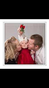 30 Best Poses Family Christmas Pictures Ideas Trends U Need To Know Christmas Photoshoot Baby Christmas Photos Christmas Baby Pictures