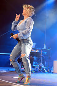 Beatrice egli lyrics with translations: Beatrice Egli S Feet Wikifeet