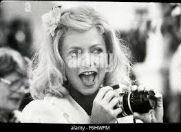 DATE DE SORTIE : Avril 13, 1984 TITRE DE LA VIDÉO : Swing Shift Réalisateur  : Jonathan Demme STUDIO :