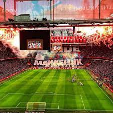 Of er zitten een paar gasten lekker te stoken. Ajax Feyenoord 27 10 2019