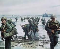 «le 6 juin 1944, dès les premières heures, les troupes alliées débarquaient sur le sol de france. Debarquement De Normandie 6 Juin 1944 Larousse