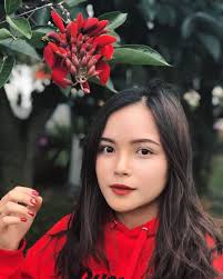 Nữ sinh tặng hoa Tổng thống Trump tối 26/2 là Hoa khôi Tràng An