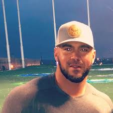 Austin Wyrick (@austin_the_loanofficer) • Instagram photos and videos