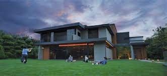 Bong refers to the film as a staircase movie, as we, the audience, spend the first third of the movie learning the basics of the home's architecture. How Bong Joon Ho Built The Park House In Parasite