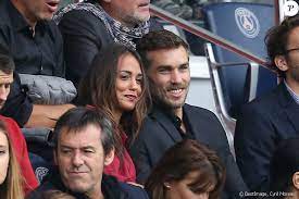 Cette fois, c'est l'actrice alice belaïdi qui confie avoir été traitée de «sale bougnoule» de sa part. Alice Belaidi Et Gianni Giardinelli En Couple Devant Eux Jean Luc Reichmann Et Sa Femme Nathalie Lors Du Match Psg Bordeaux Au Parc Des Princes Le 1er Oct Purepeople