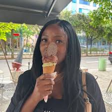 Gidget (@_thassari_)