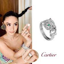 Heartevangelista Wearing Cartier N4244700 Panthere De Cartier Ring In White Gold Diamonds Emeralds Onyx 19 500 Heart Evangelista Cartier Ring Rings
