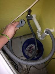 Waschmaschine abschließen (wasserhahn zudrehen, stromkabel aus der steckdose ziehen, schläuche abklemmen). Waschamaschine Zieht Kein Wasser Mehr