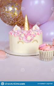 179 rezepte für gesunder kinder kuchen. Geschmackvoller Kuchen Und Kleine Kuchen Fur Kinder Geburtstag Stockbild Bild Von Feiertag Nahrung 151680637