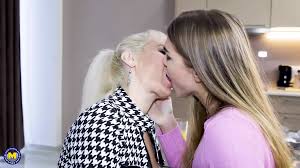 Family Photo Leads to Lesbian Sex with GILF feat. Mature Amanda by Mature  NL | xHamster