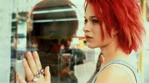 Run lola run is a 1998 german movie telling a story of a young woman who needs to get a significant sum of money before her boyfriend robs a supermarket. 20 Jahre Lola Rennt Betrachtungen Zur Zeit Im Film