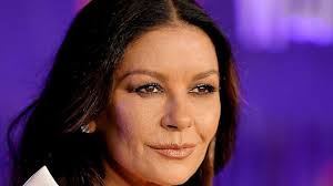 Catherine Zeta-Jones sets pulses racing with sizzling beach selfie