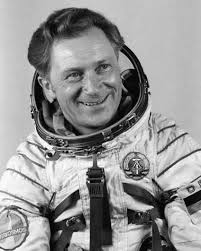 Die Fitness ist kostenlos im IAZ Siegmund Jähn im Interview Männer sind wie  guter Wein ... S. 17 S. 10 S. 12