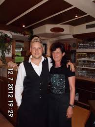 Lieben dank für die hilfe. Hermine Herrin Des Hauses Mit Ihrem Sohn Stefan Hotel Alpenfrieden Maranza Meransen Holidaycheck Sudtirol Italien