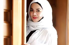 Sarita, jennifer dunn, dan faisal haris. Masih Sakit Hati Dengan Jennifer Dunn Sarita Abdul Mukti Tegas Tak Mau Bertemu Sang Pelakor