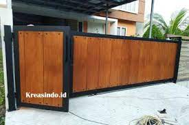 Bukan hanya karena tampilannya yang simpel, pagar yang terbuat dari kayu juga terlihat. Harga Pintu Pagar Besi Kombinasi Kayu Dan Pintu Pagar Besi Kombinasi Grc Model Terbaru Kayu Pintu Besi