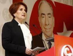 Meral gürer akşener, 18 temmuz 1956'da selanik'ten kocaeli'ye göç eden balkan türkü bir kocaeli üniversitesi'nde i̇nkılap tarihi bölüm başkanlığı görevi yürüten meral akşener, zübeyde hanım şehit. Meral Aksener Biyografya