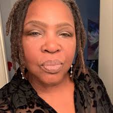 I think chartreuse is a really hard colour to pull off—it's both warm AND  cool, but Kerry Washington looks incredible in this Emilia Wickstead dress  and coat pairing, and the oxblood bag.