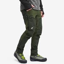 We are the hikers who got tired of bad fit and boring colors⛰ use #natureisourplayground & @revolutionrace to get featured bit.ly/shoprevolutionrace. Outdoor Wanderhosen Herren Revolutionrace