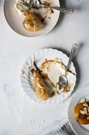 roasted pears with mascarpone and butterscotch cannelle et vanille culinaire nourriture miam
