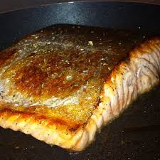Calienta dos cucharadas de aceite en la sartén y fríe los ajitos sin que lleguen a quemarse. Como Preparar Salmon A La Plancha En 10 Sencillos Pasos Cocinero Aficionado