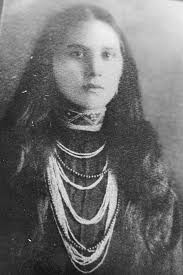 Who is the young woman in the photo taken at Bradbrook Studio in Red Cloud,  Nebraska?