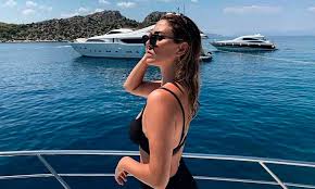 Pagesmediatv & moviestv showzona el barcovideosblanca suárez envía un saludo a zona el barco. Que Vuelva El Barco La Foto De Blanca Suarez En Bikini Que Ha Despertado La Nostalgia De Sus Fans Foto