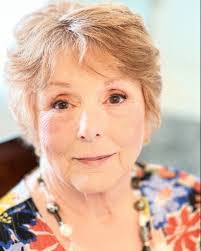 Brenda Holmes's Instagram, Twitter & Facebook