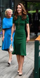 The duchess of cambridge can't stop wearing the print during her tour of ireland. Quand Kate Middleton Recycle Encore Une Fois L Une De Ses Robes A Wimbledon Madame Figaro