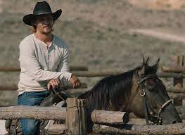 Luke Grimes Kacey Luke Grimes Grimes Yellowstone Tv Show