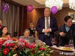 Born march 8, 1939) is a chinese pianist and composer. è'‰åŠè‹±å‰å¥³å©¿ 80æ­²åŠ‰è©©æ˜†æ„›å°36æ­²å¥³å‹17å¹´ éˆé­‚ä¼´ä¾¶ä¸å©š æ¯æ—¥é ­æ¢