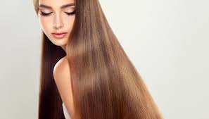 Tamponali con un asciugamano per assorbire l'acqua in eccesso. Capelli Lisci Senza Piastra Fai Cosi