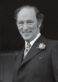 PRESENT the PAST the FUTURE the Embracing Envisioning Reflecting on