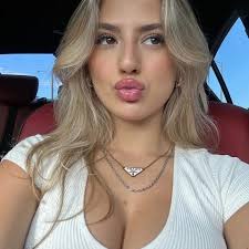 Michelle Scott's Instagram, Twitter & Facebook