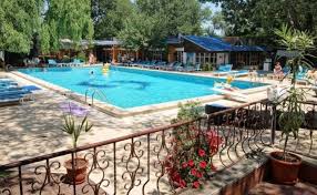 Statiunea mamaia, denumita si perla litoralului romanesc, este localizata pe hotel de 4 stele în mamaia, dispune de 173 camere: Hotel Majestic 3 Mamaia All Inclusive De La 221 Lei Noapte