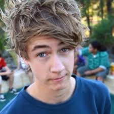 Felix Avery Elliot (@AEIOUsometimezY)