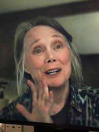 SK related but the series I'm watching is not one of his. Anyone any ideas?  Double points if you can name the actress & which SK film she was in.