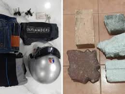 Kali ini, laman sosial terus diriuhkan dengan hukuman penjara 12 bulan yang dijatuhkan ke atas lelaki itu semalam. Pecah Cermin Kereta Lelaki Botak Ini Akhirnya Ditahan Polis Careta