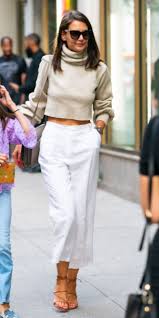 Learn more about her today! Look Of The Day Katie Holmes Style Fashion Autumn Fashion