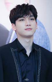 Hyuk hatte sein debüt im mai 2012 als mitglied der südkoreanischen boygroup vixx und begann seine schauspielkarriere 2016 in dem . Hyuk Vixx Vixx Celebrities Han Sang