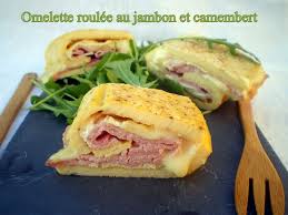 Qui n'a pas prononcé cette phrase en cherchant des idées de repas pour le soir ? Omelette Roulee Au Jambon Et Camembert Dans Vos Assiettes