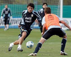 Una palomita de bernardi y una sutileza magistral del pulga rodríguez le dieron la victoria frente a central córdoba. Pulga Rodriguez Radiografia De Un Jugador Entranable Que Estuvo A Punto De Jugar En Real Madrid Filo News