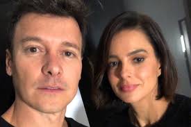 É de graça, não precisa pagar nada! Rodrigo Faro Se Declara Para A Esposa Vera Viel Durante Festa Junina Veja