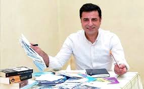 Eski hdp eş genel başkanı selahattin demirtaş'ın tutuklu bulunduğu ana davada tahliye kararı verildi. Selahattin Demirtas Hakkinda Tahliye Karari Verildi Son Dakika