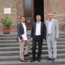 Seit einhundert jahren hat sich haus overbach aus seinen anfängen als kleines gymnasium zum ort von bildung und musik, der kunst und spiritualität, der wissenschaft und der kommunikation und nicht zuletzt des feierns und geniessens. Der Bildungsstandort Julich Bietet Grosses Potential Dietmar Nietan