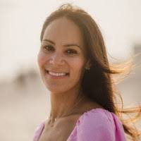 Shari Gold's Instagram, Twitter & Facebook