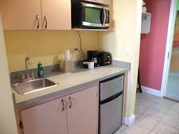 Even one meal a day in your hotel kitchenette can help add a day or two to your next vacation. Studio Room With Kitchenette Pelican Pointe